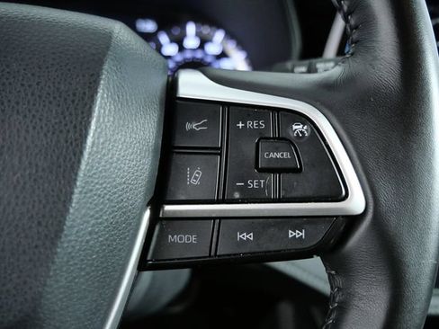 Used 2024 Toyota Highlander LE AWD/4WD image 25