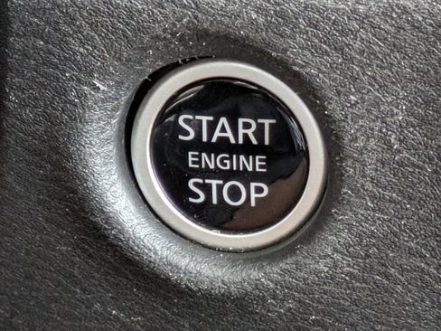 Used 2024 Nissan Frontier SV image 30