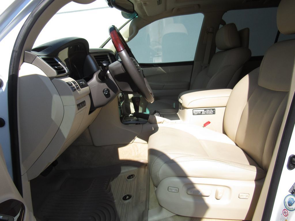 Used 2015 Lexus LX 570 4WD w/ Luxury Package image 9