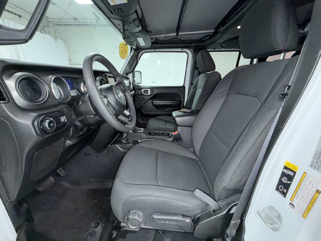 Used 2023 Jeep Wrangler Unlimited Sport AWD/4WD image 4