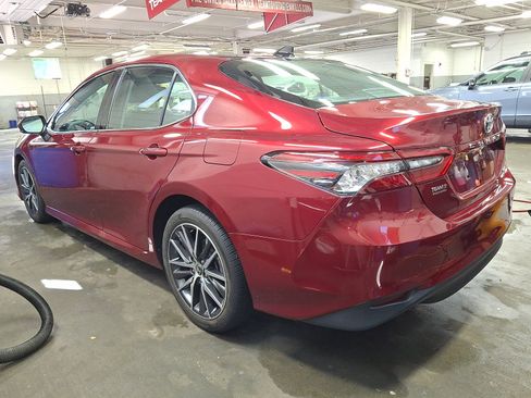 Used 2021 Toyota Camry XLE AWD/4WD image 3