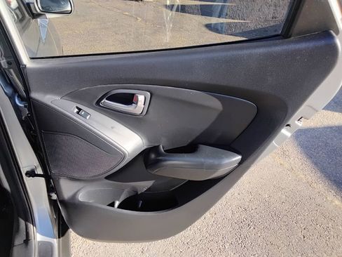 Used 2011 Hyundai Tucson GLS image 16