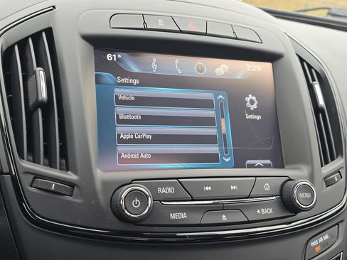 Used 2017 Buick Regal Sport Touring image 6