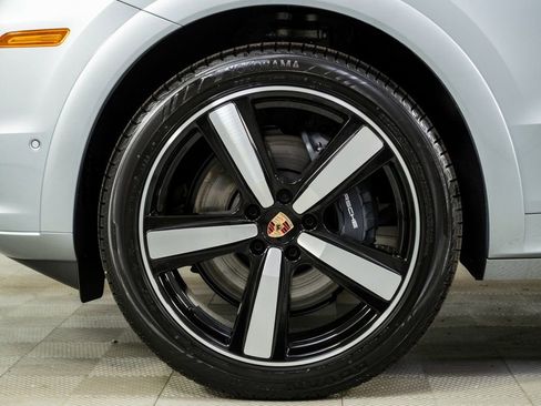New 2026 Porsche Cayenne Base image 39