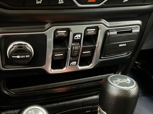 Used 2019 Jeep Wrangler Unlimited Sport S image 35