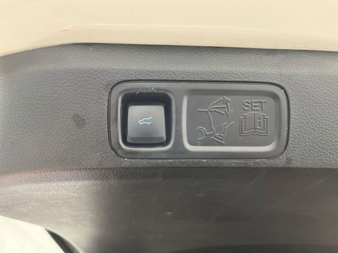 Used 2019 Ford Expedition Platinum image 17