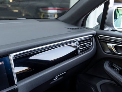 Certified 2026 Porsche Macan AWD/4WD image 42