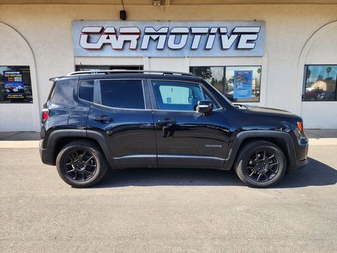 Used 2019 Jeep Renegade Altitude w/ Quick Order Package 2XM FWD image 2