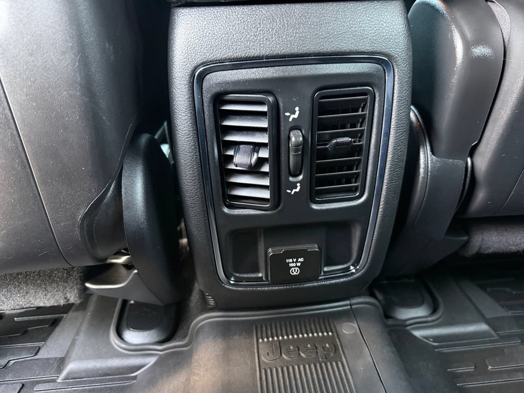 Used 2021 Jeep Grand Cherokee Laredo X AWD/4WD image 16