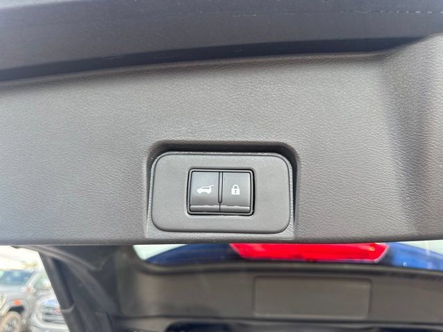 Used 2025 Nissan Rogue SV FWD image 6
