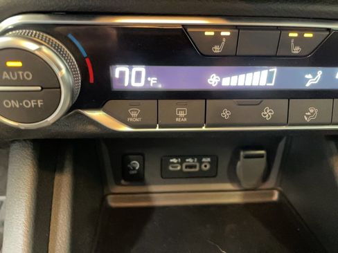 Used 2025 Nissan Sentra SR FWD image 9