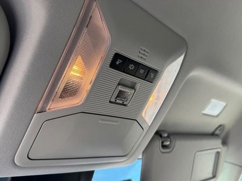 Used 2019 Toyota RAV4 LE AWD/4WD image 25