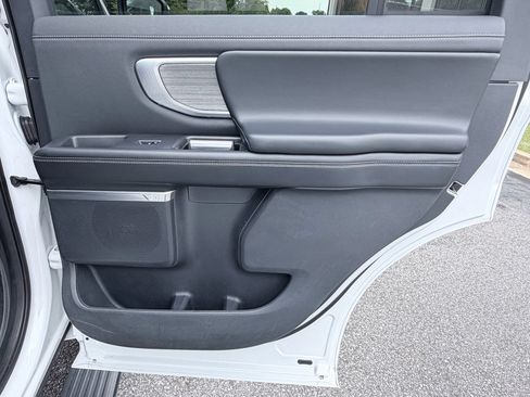 Used 2025 Ford Expedition Platinum AWD/4WD image 35