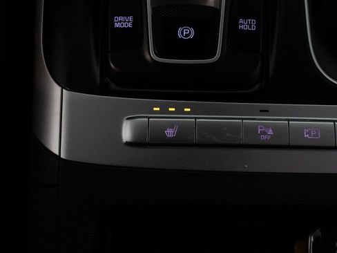 Used 2024 Kia Carnival LX FWD image 36