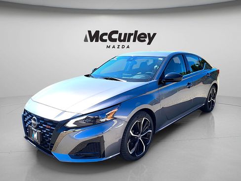 Used 2024 Nissan Altima 2.5 SR FWD image 3