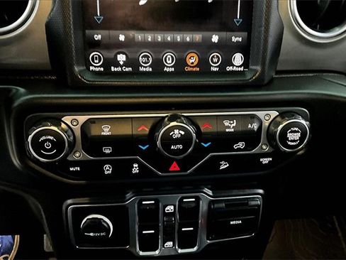 Used 2020 Jeep Wrangler Unlimited Sahara w/ Uconnect 4C Nav & Sound Group image 22