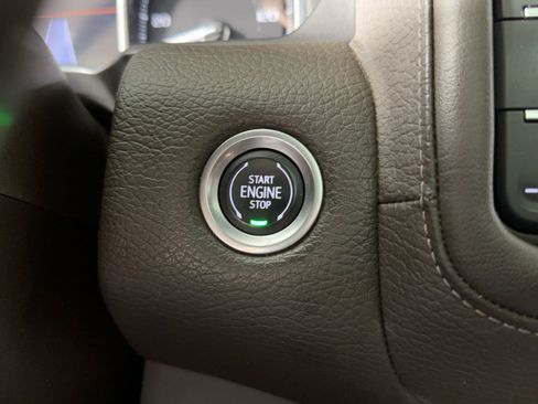 Used 2021 GMC Yukon Denali w/ Denali Premium Package image 27