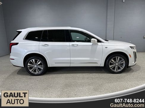 Used 2022 Cadillac XT6 Premium Luxury image 2