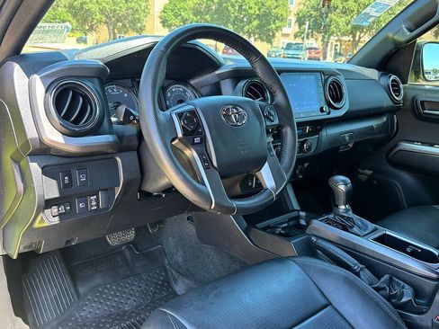 Used 2023 Toyota Tacoma TRD Off-Road w/ TRD Premium Off Road Package AWD/4WD image 11
