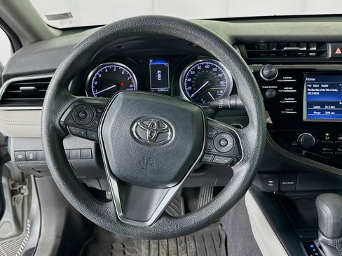 Used 2018 Toyota Camry LE image 18