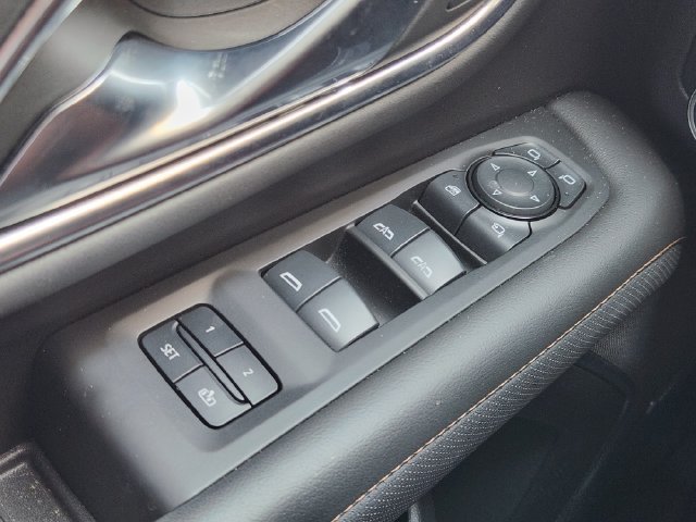 Used 2024 GMC Yukon AT4 w/ Technology Package AWD/4WD image 22