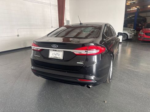 Used 2018 Ford Fusion SE w/ Fusion SE Technology Package image 4