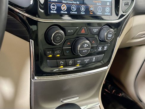 Used 2022 Jeep Grand Cherokee Laredo E w/ Security & Convenience Group image 16