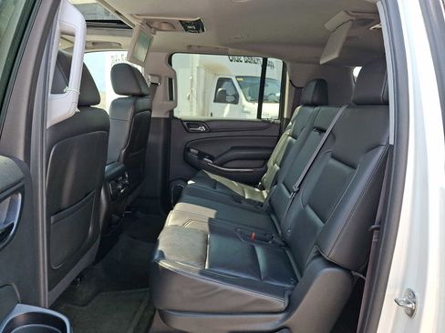 Used 2015 Chevrolet Suburban LT image 8