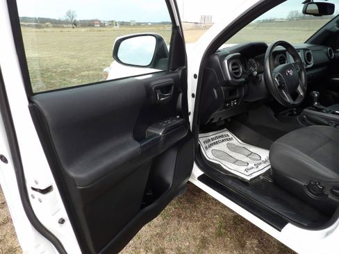 Used 2017 Toyota Tacoma TRD Sport w/ Tow Package image 11