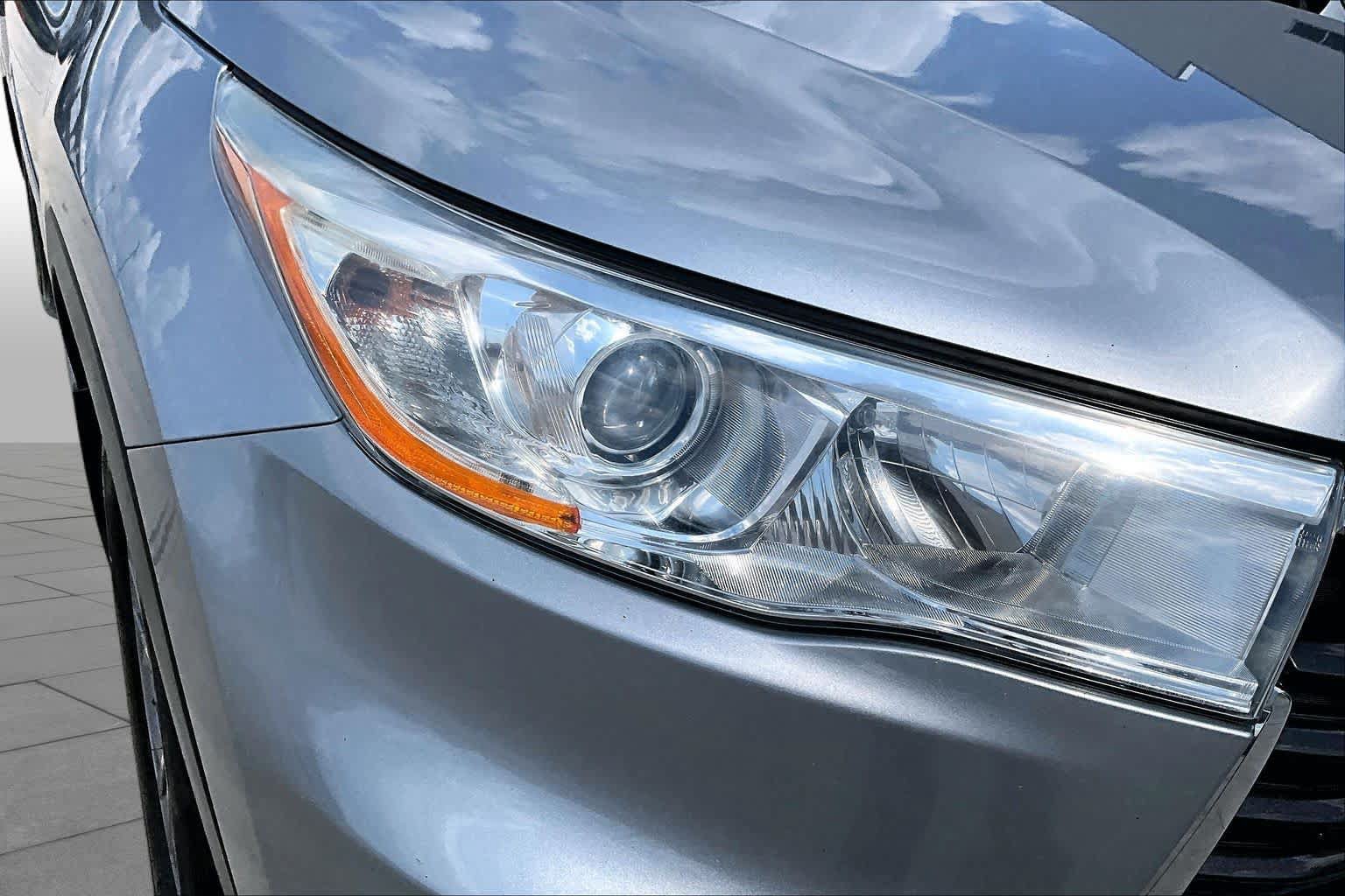 Used 2014 Toyota Highlander Plus AWD/4WD image 25