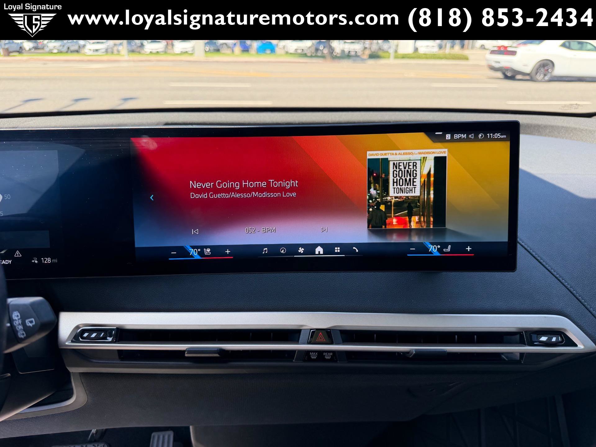 Used 2024 BMW iX xDrive50 w/ Premium Package AWD/4WD image 25