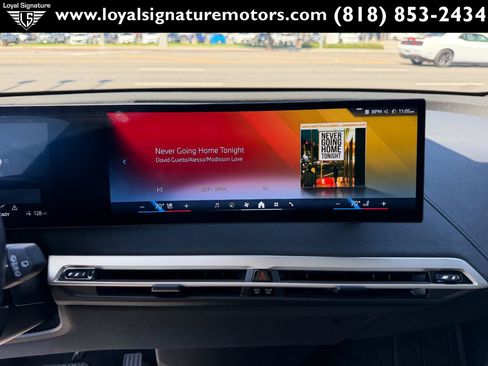 Used 2024 BMW iX xDrive50 w/ Premium Package AWD/4WD image 25
