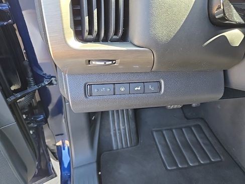 Used 2022 Nissan Pathfinder Platinum image 18