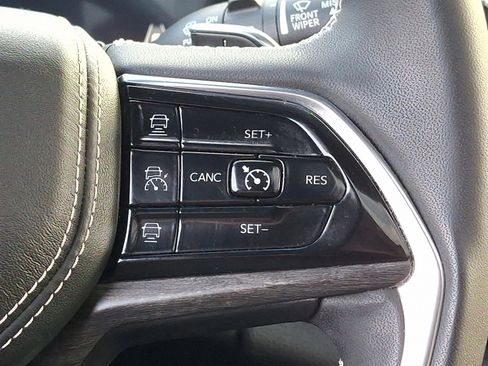 Used 2023 Jeep Grand Cherokee Overland w/ Luxury Tech Group IV image 23