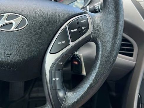 Used 2013 Hyundai Elantra image 74