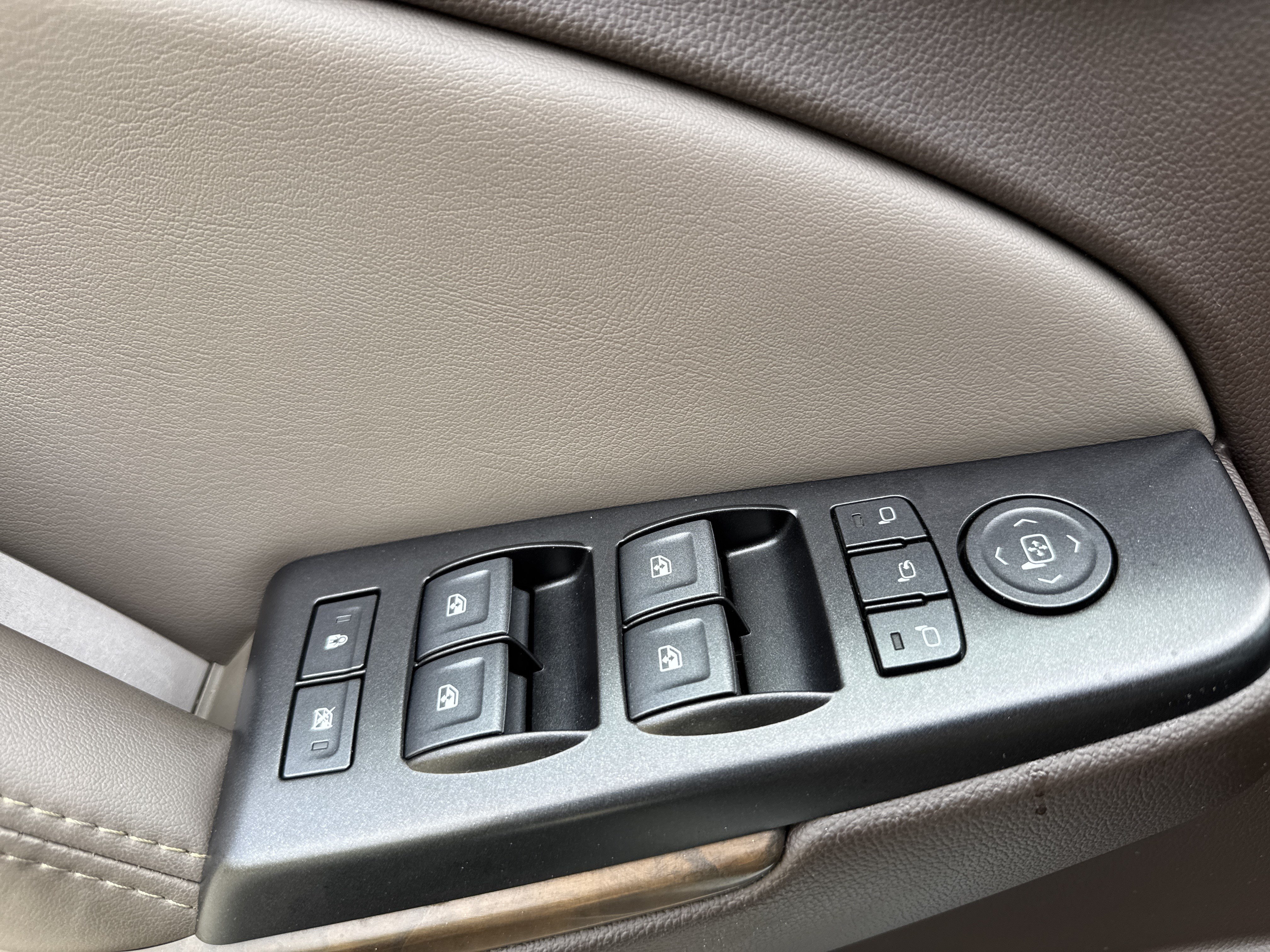 Used 2018 GMC Yukon XL Denali w/ Open Road Package AWD/4WD image 15