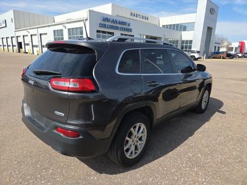Used 2017 Jeep Cherokee Latitude image 5