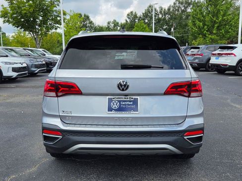 Certified 2023 Volkswagen Taos SE w/ Panoramic Sunroof Package FWD image 4
