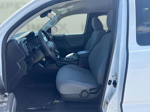 Used 2019 Toyota Tacoma SR AWD/4WD image 9