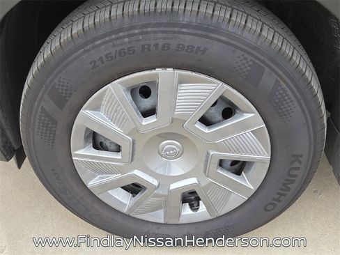 New 2025 Nissan Kicks S image 5