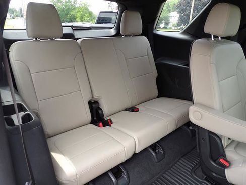 Used 2022 Chevrolet Traverse LT w/ LT Premium Package FWD image 35