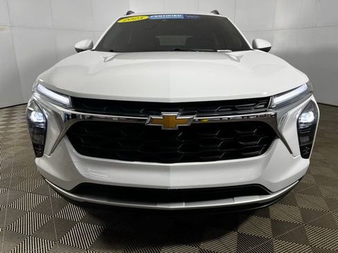 Used 2025 Chevrolet Trax LT w/ Driver Confidence Package image 6