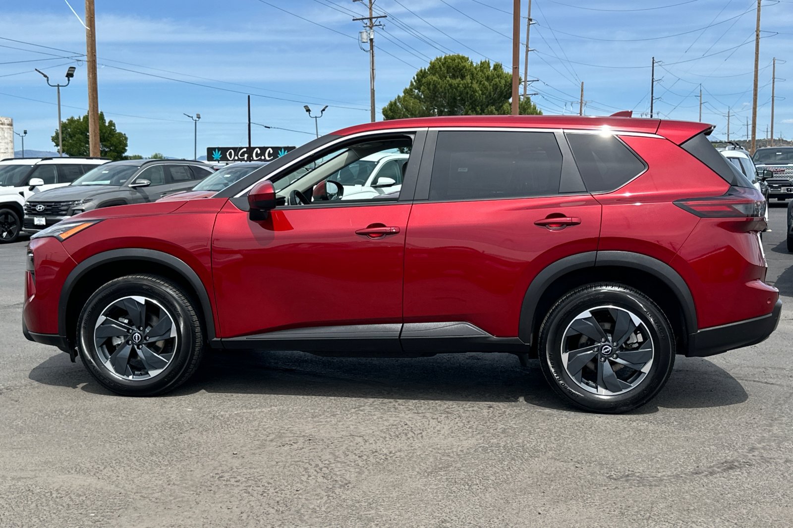 Used 2025 Nissan Rogue SV AWD/4WD image 8