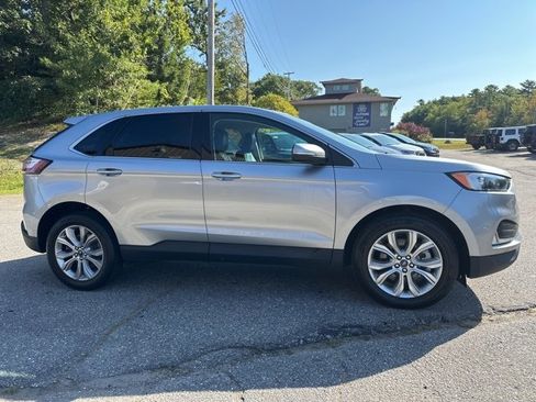 Used 2022 Ford Edge Titanium image 10