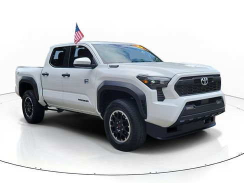 Used 2025 Toyota Tacoma TRD Off-Road AWD/4WD image 2