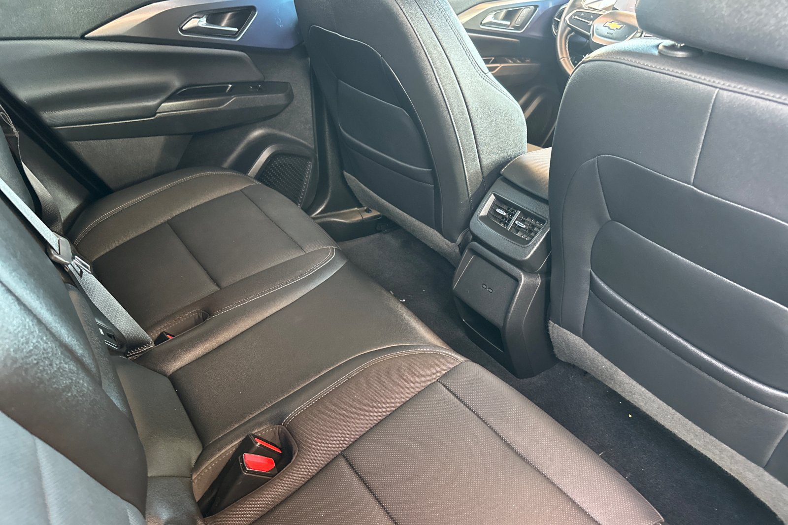 Used 2024 Chevrolet Equinox EV LT FWD image 18