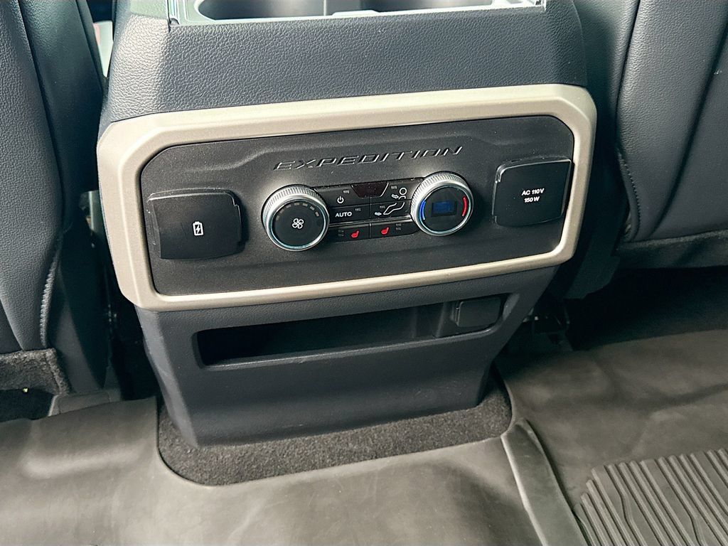 Used 2024 Ford Expedition Limited AWD/4WD image 29