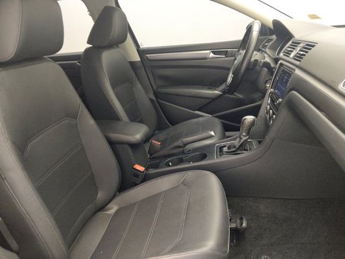 Used 2017 Volkswagen Passat 1.8T R-Line FWD image 21