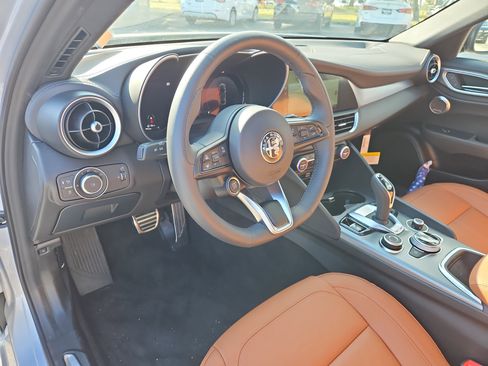New 2024 Alfa Romeo Giulia Ti image 9