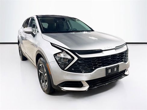 Used 2023 Kia Sportage LX image 1